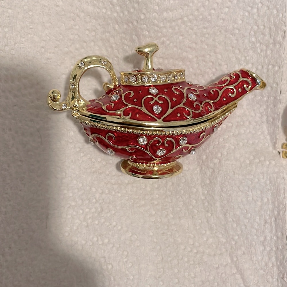 Magnetic jewlery holder